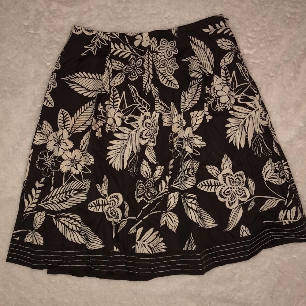 Signature by Robbie Bee floral brown & white skirt